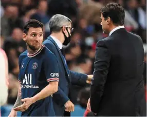  ?? — AFP ?? Messi scene: Lionel messi reacts after he was substitute­d by psg manager mauricio pochettino.