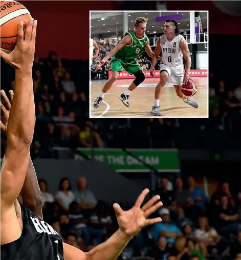  ?? GETTY IMAGES ?? Above: Guard Jarrod Kenny (right) is a good pick-up for the returning Otago Nuggets.
At left: The evergreen Mika Vukona is a fan favourite and he is back with his team of longstandi­ng the Nelson Giants.