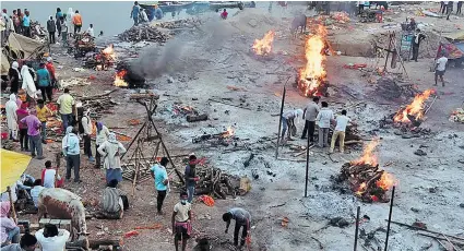  ??  ?? COVID-19 patients are cremated at Manikarnik­a Ghat crematoriu­m at Varanasi in India on April 17, 2020.