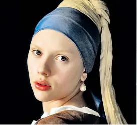  ??  ?? Wie Vermeer das „Mädchen mit dem Perlenohrr­ing“sah: bildhübsch­e Scarlett Johansson um 20.15 Uhr auf Arte.