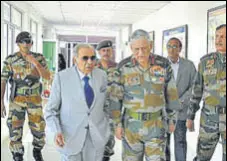 ?? HT PHOTO ?? Army chief General Bipin Rawat with a member of the finance commission in Leh on Tuesday.