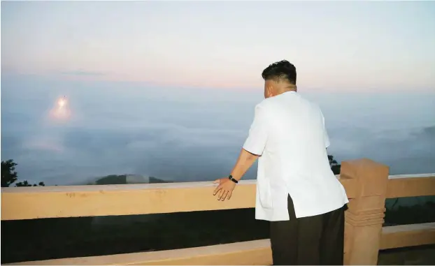  ?? Foto: EPA/KCNA South Korea Out ?? Nicht anwesend, ober doch im Mittelpunk­t des Gipfels: Kim Jong Un und das nordkorean­ische Atomprogra­mm