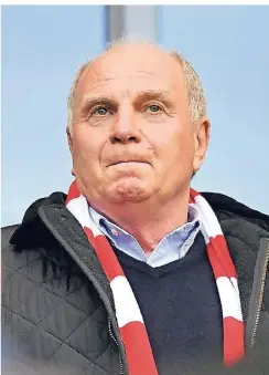  ?? FOTO: IMAGO ?? Der Präsident auf der Tribüne: Uli Hoeneß, ausgestatt­et mit einem Fanschal des FC Bayern München, beim Spiel gegen Athen.