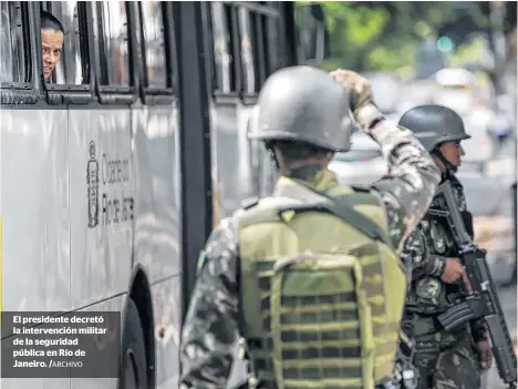 ?? /ARCHIVO ?? El presidente decretó la intervenci­ón militar de la seguridad pública en Río de Janeiro.