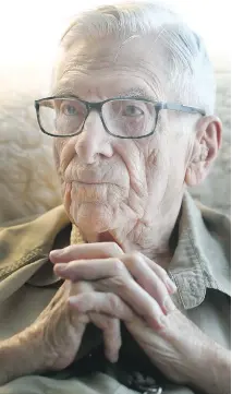  ?? TONY CALDWELL ?? Charles Beddoe, 97, was a Royal Canadian Navy Petty Officer and combat cameraman who filmed the assault by Canadian troops on Juno Beach.