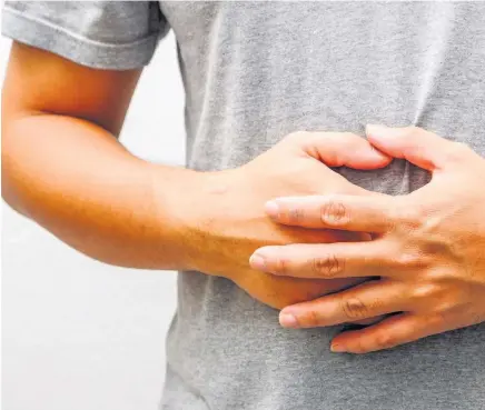  ??  ?? > Signs of colorectal cancer may include bloating and tummy swelling