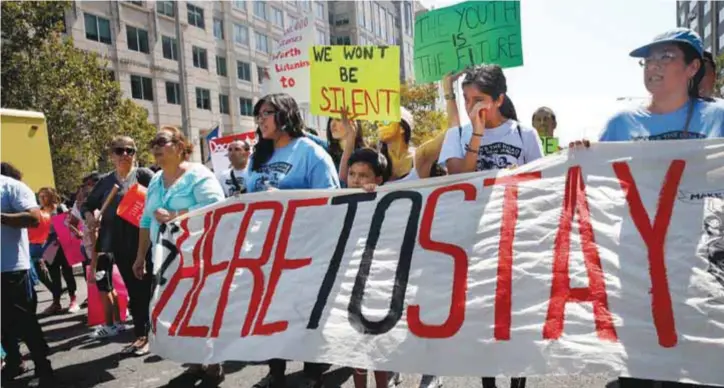  ?? | AP ?? Jóvenes inscritos en el programa protestaro­n contra la cancelació­n del DACA.