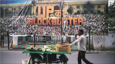  ?? Tashi Tobgyal ?? Outside the SP headquarte­rs in Lucknow on Friday, a day before the results.