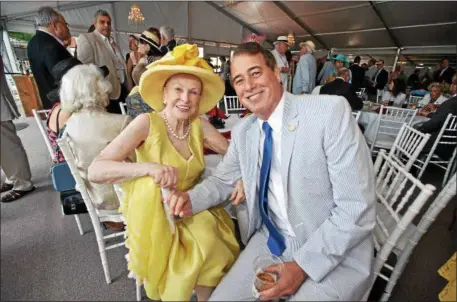  ?? PHOTOS BY ERIC JENKS ?? Marylou Whitney and John Hendrickso­n at the annual track luncheon.