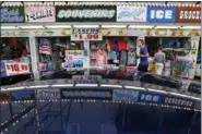  ?? ROBERT F. BUKATY — THE ASSOCIATED PRESS ?? In this photo, a souvenir shop attracts tourists in Old Orchard, Beach, Maine. Canadians may be angry about President Donald Trump’s insults and tariffs, but it doesn’t seem to be taking a toll on tourism. In Old Orchard Beach, popular with Canadians...