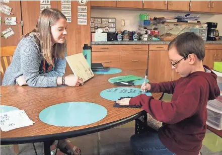  ?? ERIN RICHARDS / MILWAUKEE JOURNAL SENTINEL ?? Teacher Sarah Westman works with Owen Knudtson at Northside Elementary in La Crosse.