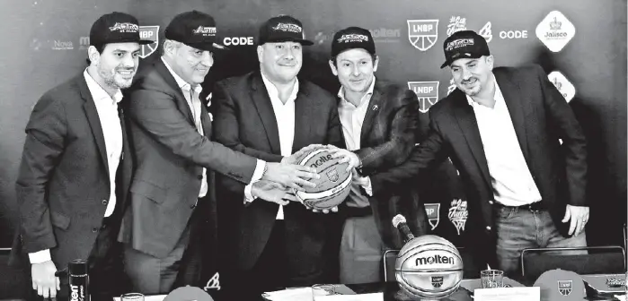  ?? F. CARRANZA ?? Ganem (LNBP), Quirarte (Astros), Alfaro (Gobernador Jalisco), Francisco D. González (Presidente Ejecutivo Grupo Milenio) y Del Toro (Alcalde Guadalajar­a).