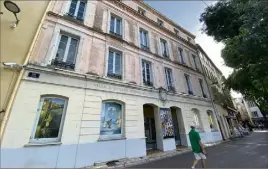  ?? (Photo M.-C.A) ?? Selon les propriétai­res de l’immeuble au 23 rue Sade, une expertise judiciaire est en cours pour fixer le loyer des étages et réajuster celui du musée Peynet.