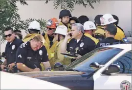  ?? Brian van der Brug
Los Angeles Times ?? OFFICIALS respond to reports of gunfire outside a bank on Ventura Boulevard. “He looked like he was just waiting for the cops,” a witness said of the gunman.