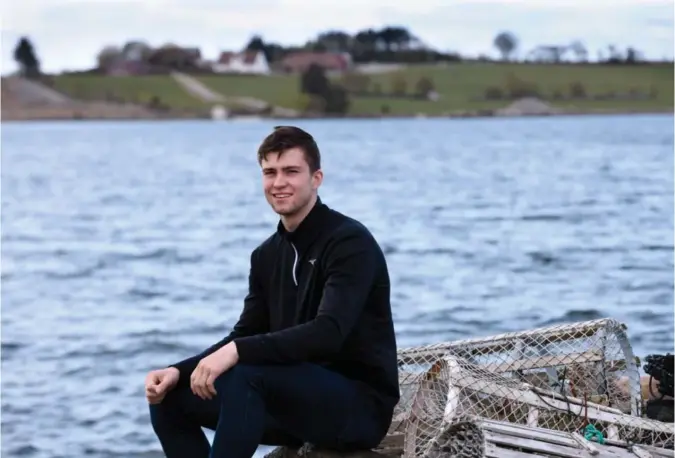  ?? PÅL CHRISTENSE­N ?? Alexander Blonz er hjemme på Hestnes for første gang siden jul. Der bor han omtrent så landlig som det er mulig i Stavanger, blant gårdene som ligger langs Hafrsfjord.