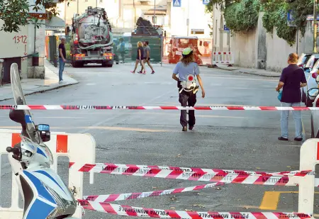  ?? (Foto Sartori) ?? Stop I lavori effettuati in piazza Isolo: anche qui la situazione tornerà alla normalità