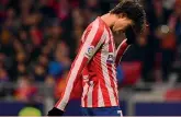  ??  ?? K.o. Joao Felix dell’Atletico, distorsion­e a un ginocchio