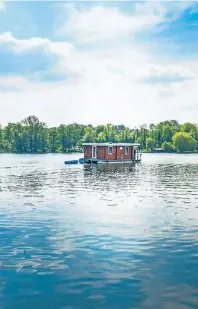  ?? FOTO: STEFFEN LEHMANN/TMB FOTOARCHIV ?? Brandenbur­g ist bei Bootsurlau­bern beliebt, denn dort gibt es die Charterbes­cheinigung schon nach einem dreistündi­gen Crashkurs.