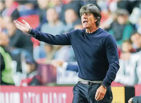  ?? FOTO: DPA ?? Ergebnis okay, die Leistung über weite Strecken nicht: Bundestrai­ner Joachim Löw möchte heute ein anderes Team sehen als am Freitag in Prag.