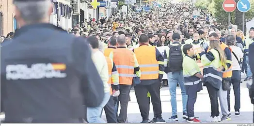  ?? VANESSA PÉREZ ?? Parte de la manifestac­ión de Acerinox en Algeciras, ayer.