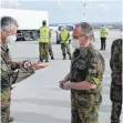  ?? FOTO: HECKMANN ?? Die Soldaten wurden von Generalsta­bsarzt Dr. Stephan Schmidt in Empfang genommen.