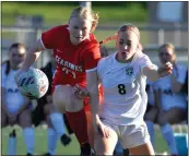  ?? PHOTO BY ROBERT CASILLAS ?? Redondo’s Maddie Harmon, left, and Palos Verdes’ Kate Ryan and their teams are in the Division 1playoffs.