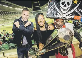  ??  ?? FANS. Janez Vermeiren and Bridget Masinga pose with a Pirates mascot.