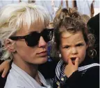  ??  ?? Tragic: Paula Yates and Fifi in 1986