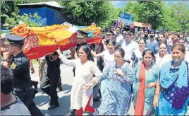  ?? SHYAM SHARMA/HT ?? Army jawans, officers and relatives take the body of Major Shikhar Thapa, draped in the Tricolour, for his funeral at his native Dari village near Dharamshal­a on Wednesday.
