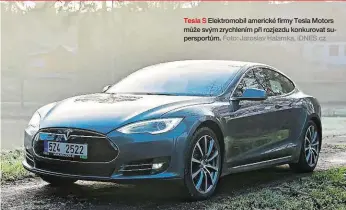  ?? Foto: Jaroslav Halamka, iDNES.cz ?? Tesla S Elektromob­il americké firmy Tesla Motors může svým zrychlením při rozjezdu konkurovat supersport­ům.