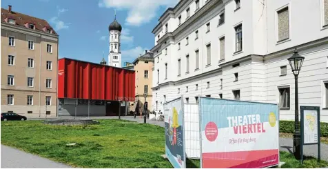  ?? Foto: Silvio Wyszengrad ?? Die Sanierung des Augsburger Theaters ist ein Jahrhunder­tprojekt: 186,4 Millionen Euro sind alleine für die baulichen Arbeiten vorgesehen. Nun will die Stadt externe Kon trolleure engagieren, die die Finanzieru­ng überwachen. Diese kosten allerdings...