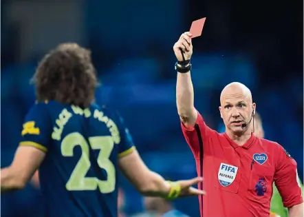  ?? — aFP ?? Early shower: referee anthony taylor shows a red card to arsenal’s david Luiz during the english Premier League match against Manchester City at the etihad on Wednesday.