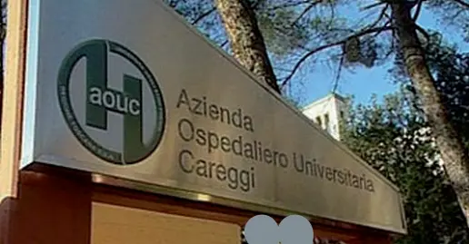  ??  ?? Ammissione Nella foto piccola Gaetano Rivezzi, già pediatra all’ospedale di Caserta A sinistra il policlinic­o di Careggi