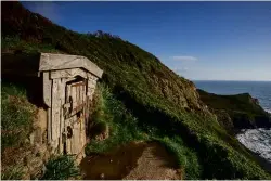  ??  ?? LEFT: Hawker’s hut at Morwenstow, Cornwall. BELOW: Robert Stephen Hawker in 1864.