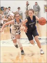  ?? Scott Herpst ?? Gordon Lee’s Kynleigh Custer and Ringgold’s Tori Epps jockey for position as they head upcourt during an NGAC contest in Chickamaug­a last week.