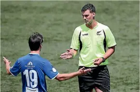  ?? PHOTOTEK ?? Referee P Linney warns Hamilton Wanderers Jack Salter in the Stirling Sports Premiershi­p.