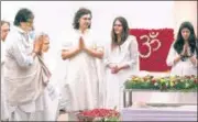  ?? ANI ?? Actors Amitabh Bachchan and Jaya Bachchan tribute to santoor maestro Pt Shivkumar Sharma in Mumbai on Wednesday.