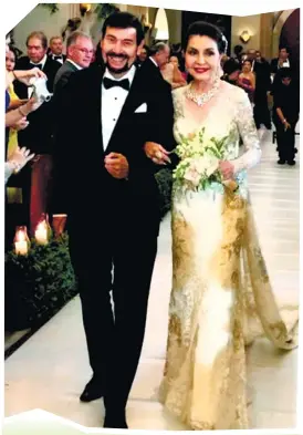  ??  ?? GOLDEN COUPLE. Michel and Amparito Lhuillier walking down the aisle of the Cebu Metropolit­an Cathedral.
