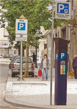  ??  ?? Proliferaç­ão de parcómetro­s foi a debate na Assembleia de Freguesia do Bonfim