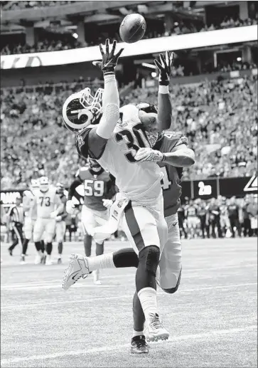  ?? Wally Skalij Los Angeles Times ?? RAMS running back Todd Gurley catches a touchdown pass in front of Falcons linebacker Vic Beasley Jr. in the second quarter in Atlanta. It was Gurley’s team-best sixth touchdown this season, his first on a pass.