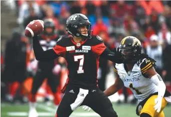  ?? - La Presse canadienne: Justin Tang ?? Le quart du Rouge et Noir d’Ottawa, Trevor Harris, a lancé six passes de touché, un record en match éliminatoi­re.