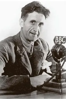  ?? FOTO: DPA ?? Schriftste­ller George Orwell während einer Radiosendu­ng.