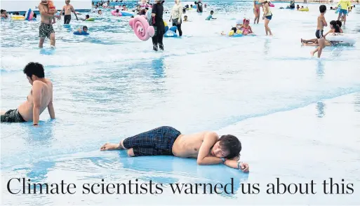  ?? KO SASAKI/THE NEW YORK TIMES FILE PHOTO ?? The pool at Toshimaen Amusement Park in Tokyo was crowded with families seeking refuge from the heat during the first week of summer vacation.