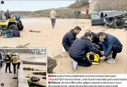  ??  ?? 1Dois jovens foram estabiliza­dos no local e transporta­dos para o Hospital São Francisco Xavier, onde ficaram internados para observaçõe­s 2Viatura, da marca Mercedes, galgou o passeio e sobrevoou o muro de proteção da via, caindo de uma altura de oito metros para o areal