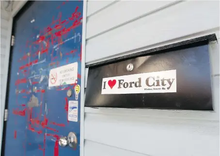 ?? NICK BRANCACCIO ?? A Ford City sticker graces the mailbox of a home being touted as a location for a proposed dry house. Drouillard Road activists say the area’s revival could be stymied by locating a recovery home for addicts in the middle of a block slated for...