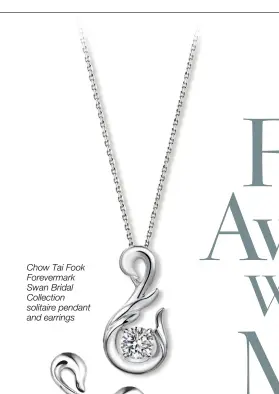  ??  ?? Chow Tai Fook Forevermar­k Swan Bridal Collection solitaire pendant and earrings