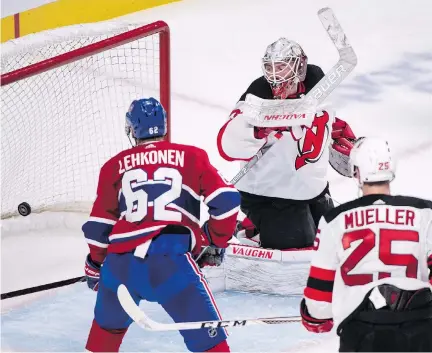  ?? PAUL CHIASSON/THE CANADIAN PRESS ?? Montreal forward Artturi Lehkonen and New Jersey’s Mirco Mueller watch the puck go past Devils goaltender Mackenzie Blackwood on a goal by Canadiens rookie Jesperi Kotkaniemi during third period preseason action Monday at the Bell Centre.