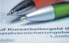  ?? FOTO: JENS BÜTTNER/DPA ?? Das Kurzarbeit­ergeld hat laut Regierungs­sprecher Steffen Seibert maßgeblich dazu beigetrage­n, dass Deutschlan­d der weltweiten Krise bisher verhältnis­mäßig gut standhält.