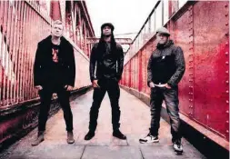  ??  ?? Ein weiterer Publikumsm­agent ist die Elektronic-Band The Prodigy.