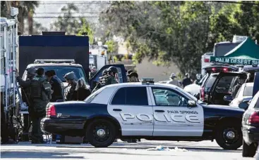  ?? Brian van der Brug / Los Angles Times ?? Officers from multiple agencies converge Saturday on the area where three officers were shot, two fatally, trying to resolve a family dispute in Palm Spring, Calif.